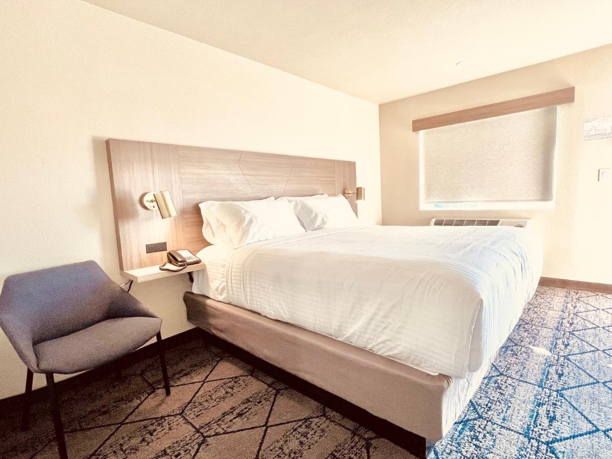 Готель Ramada By Wyndham Modesto Yosemite Area Екстер'єр фото